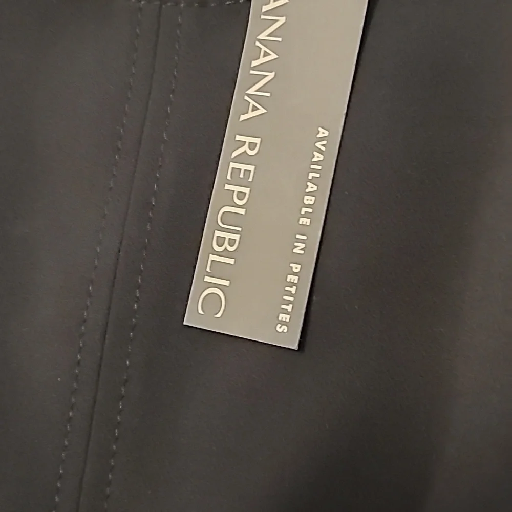 Stretch Raceback Fit and flare banana republic NWT Size 4 black - Picture 6 of 6